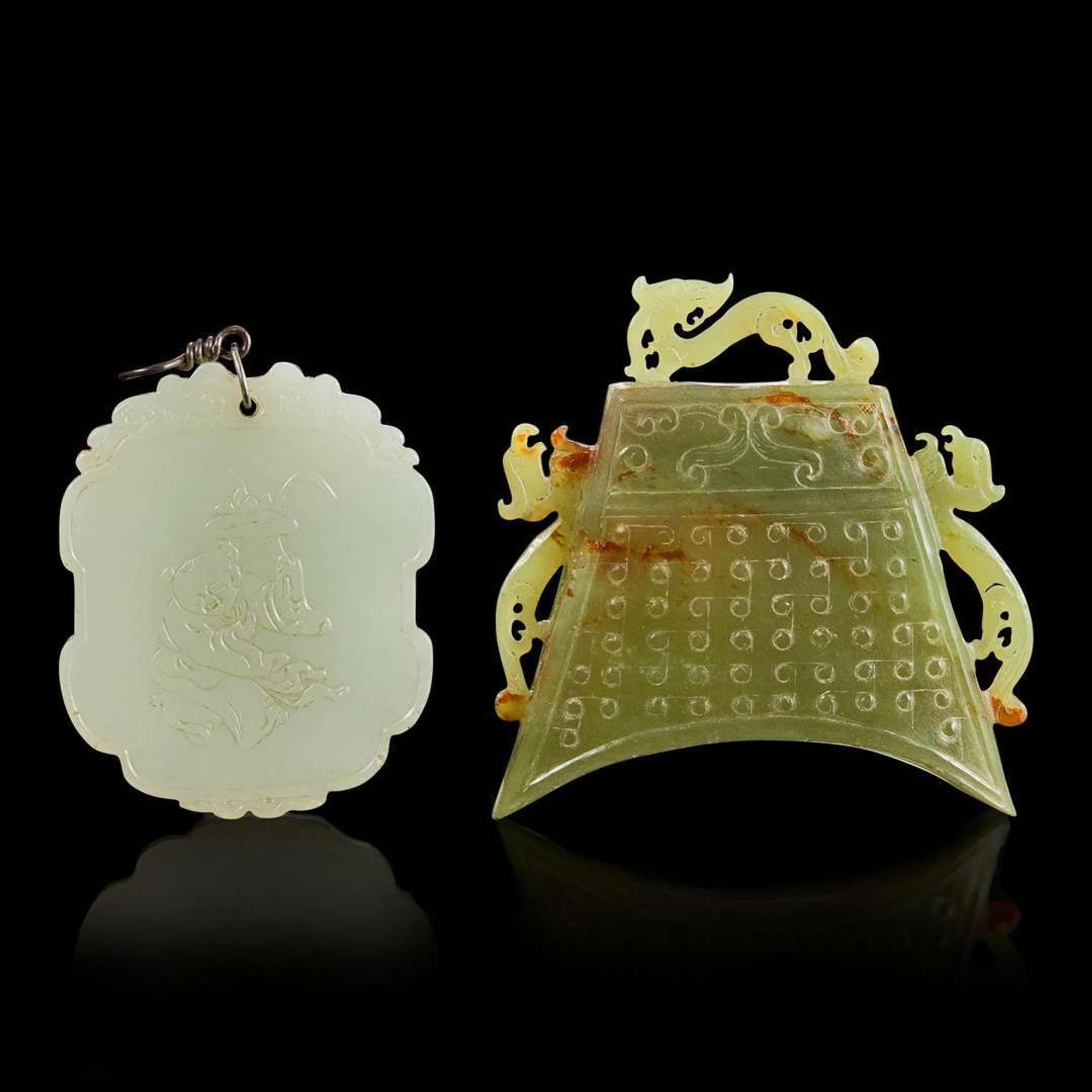 A Chinese white jade pendant and celadon jade "bell" 白玉牌饰和青玉钟一组