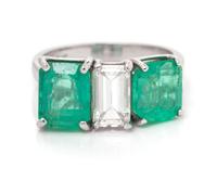 A Platinum, Emerald and Diamond Ring, 4.80 dwts.