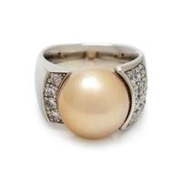 CULTURED GOLDEN SOUTH SEA PEARL AND DIAMOND RING