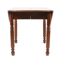 An American Pine Drop-Leaf Dining Table Height 29 1/2 x width 47 x depth 38 inches (open). — 20TH CENTURY