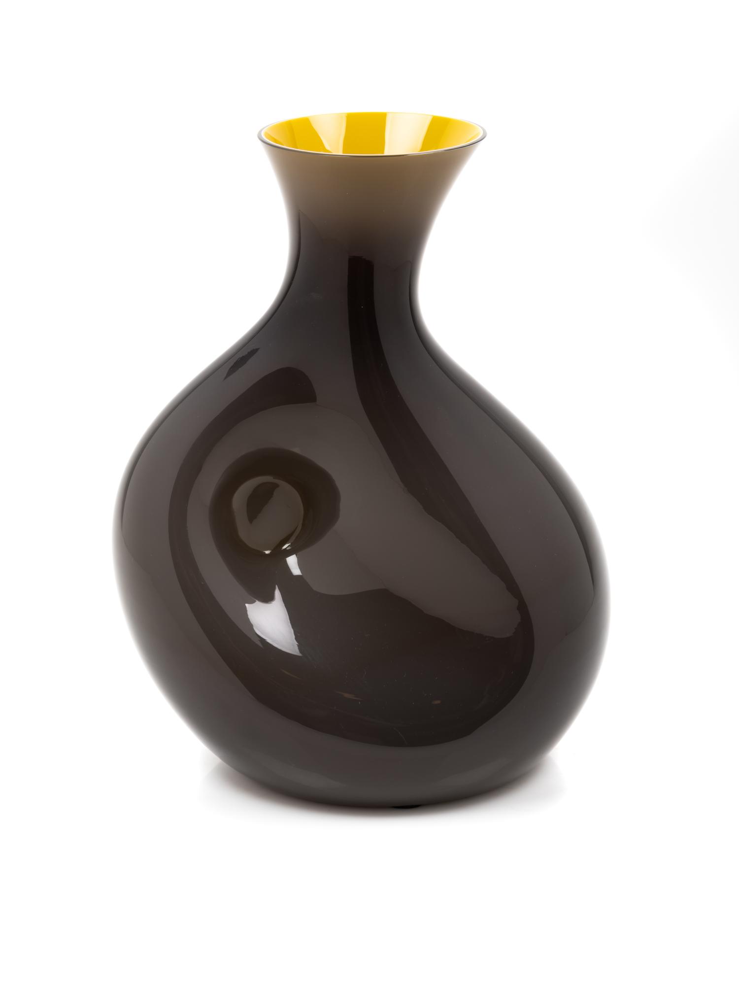 A Contemporary Cased-Glass Vase Height 13 3/8 inches. — PROBABLY ITALIAN, LATE 20TH/EARLY 21ST CENTURY