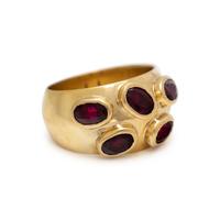 YELLOW GOLD AND GARNET RING