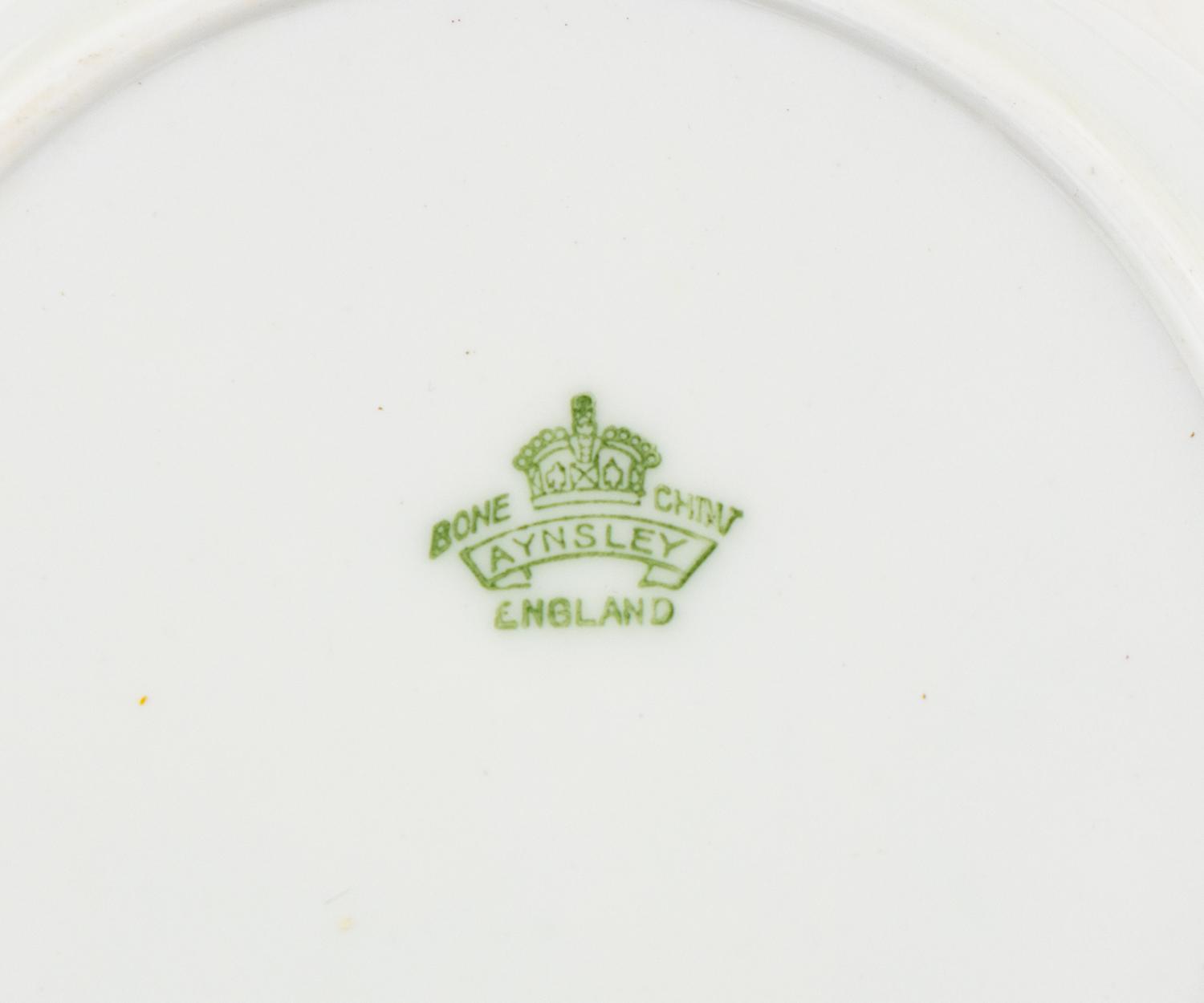 An Aynsley Durham Porcelain Dinner Service