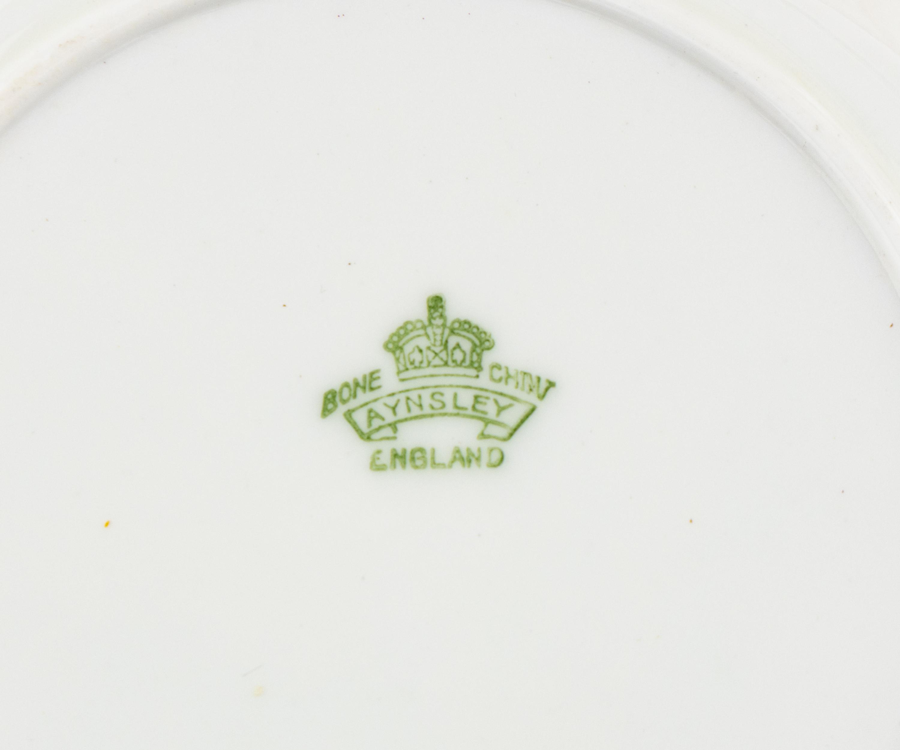 An Aynsley Durham Porcelain Dinner Service