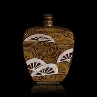 A Japanese Lacquer on Metal Snuff Bottle, Qianlong Mark 乾隆款 日本時繪嵌金屬鼻煙壺一件