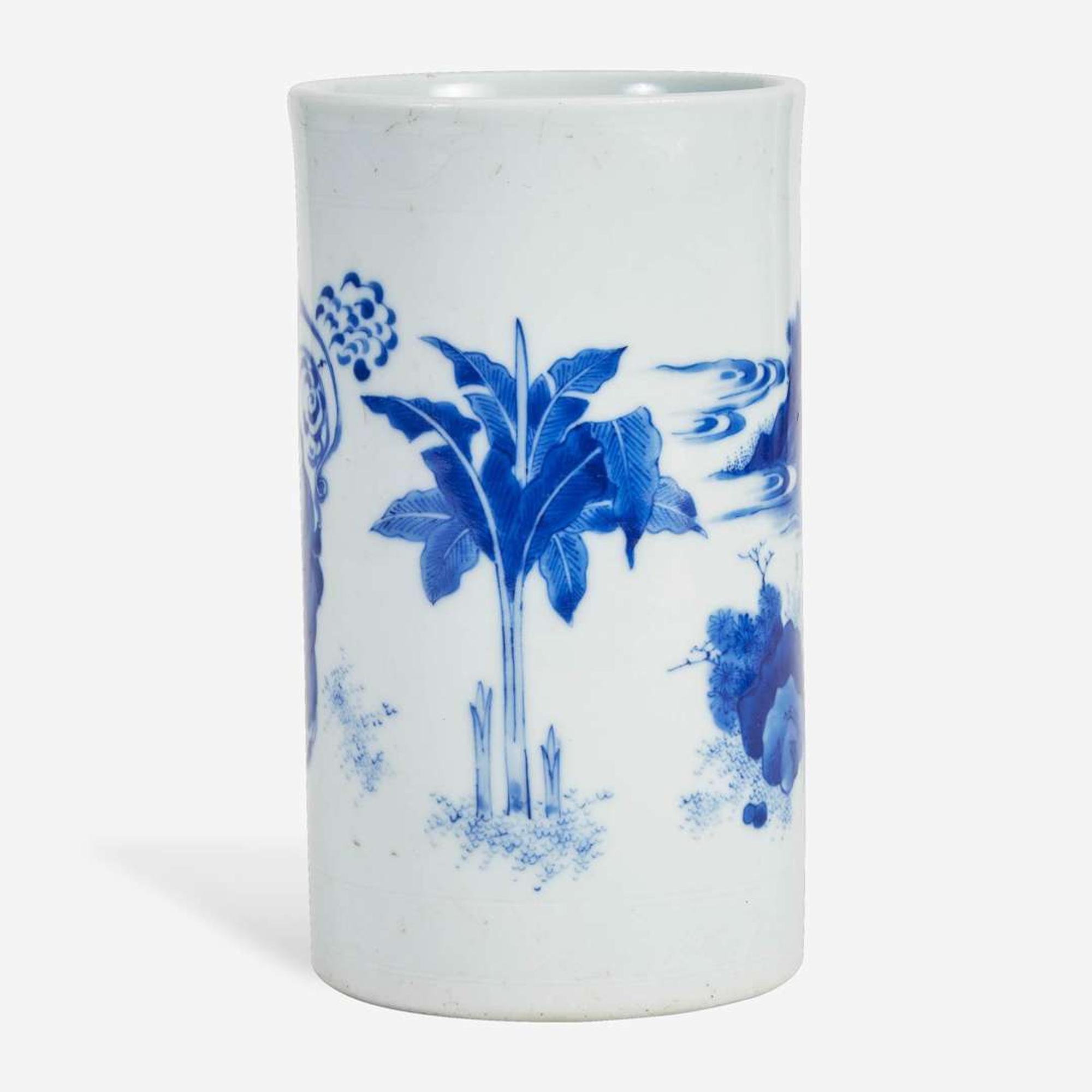 A Chinese blue and white porcelain brush pot 青花笔筒一件