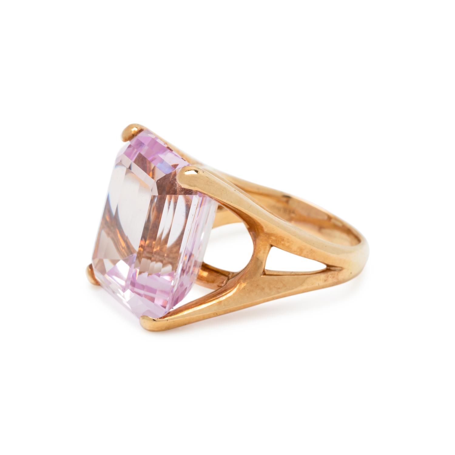 YELLOW GOLD AND PINK GLASS RING