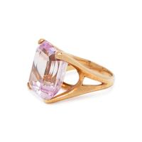 YELLOW GOLD AND PINK GLASS RING