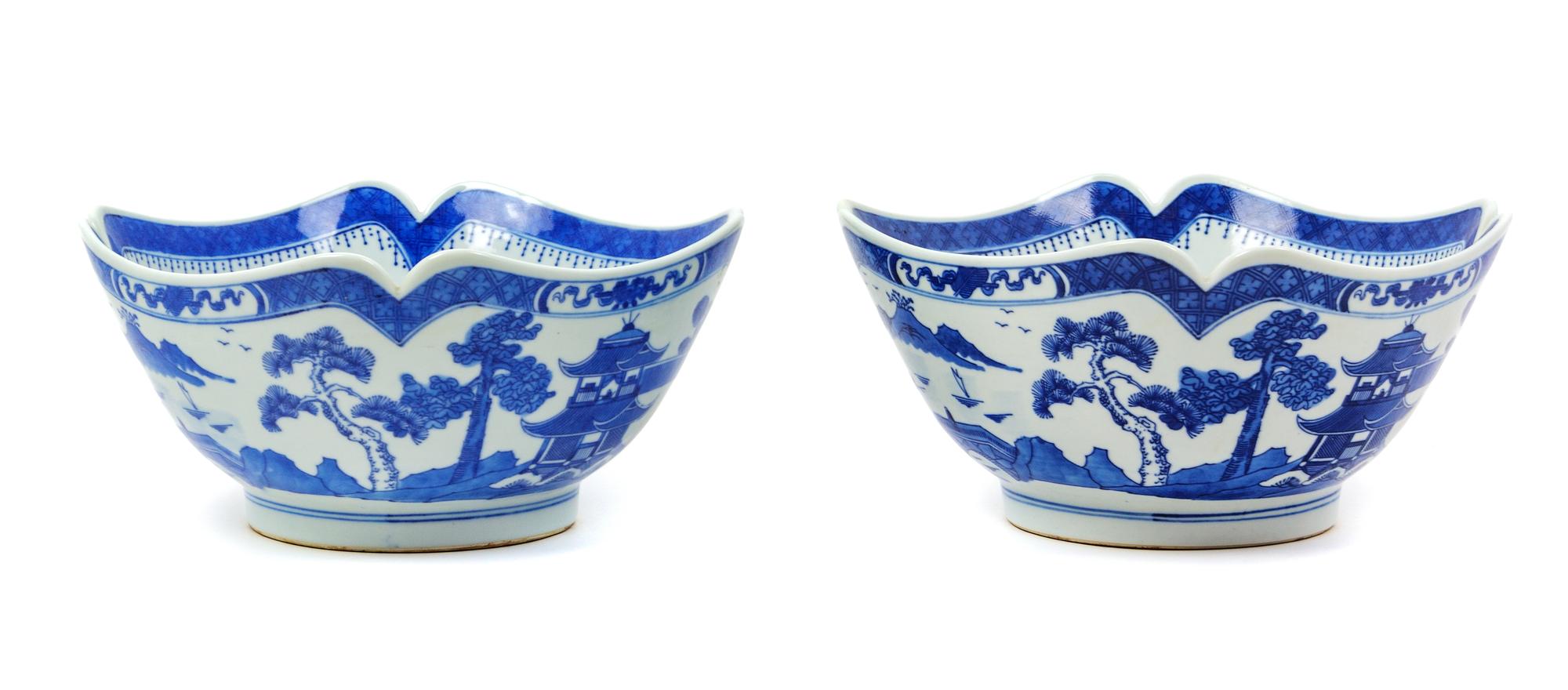 A Pair of Chinese Export Blue and White Porcelain Bowls