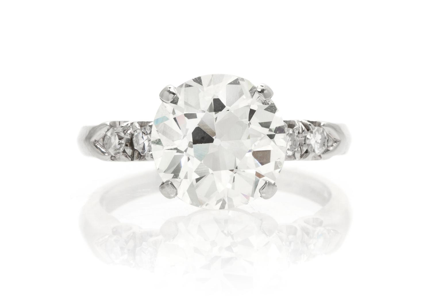 An 18 Karat White Gold and Diamond Ring, Peacock, 2.20 dwts.