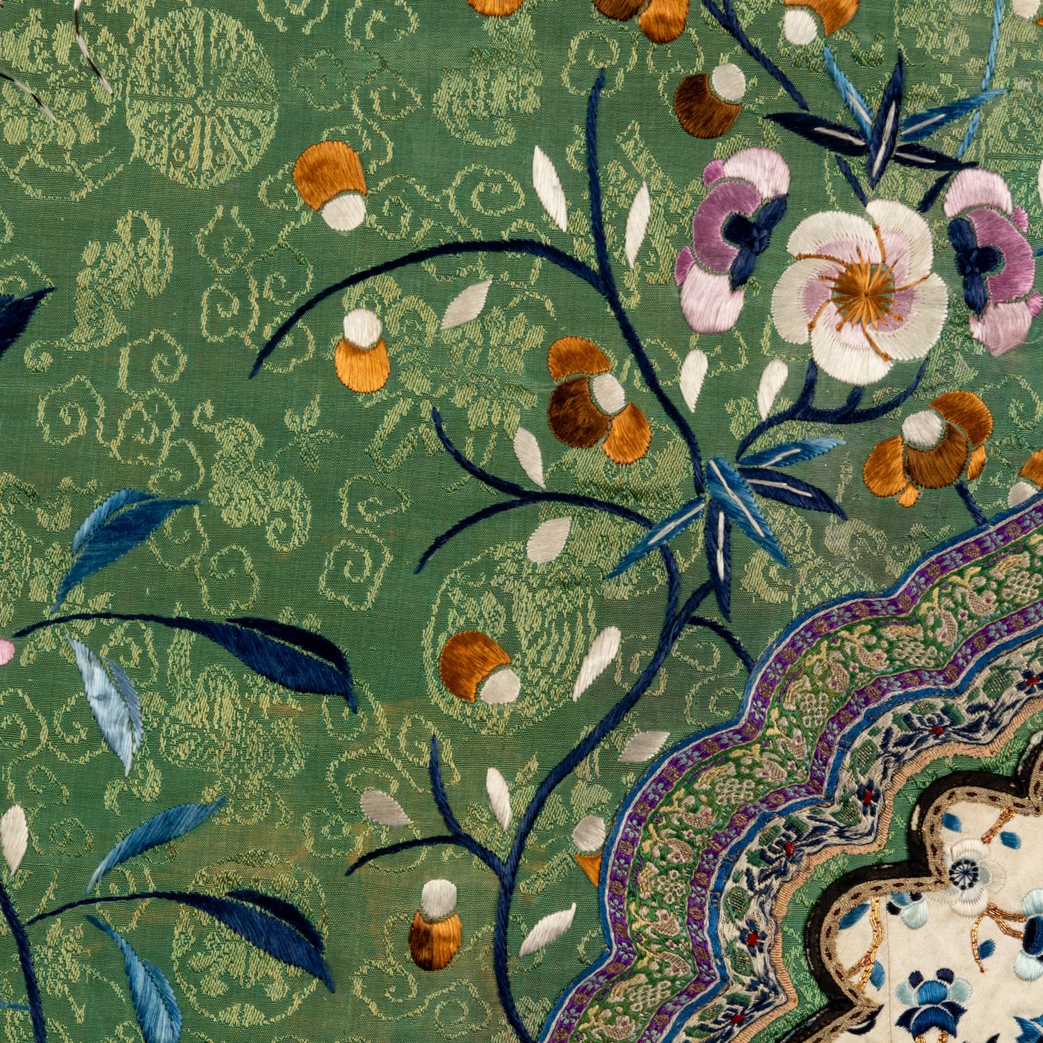 A Chinese Apple Green Ground Embroidered 'Peonies and Insects' Silk Lady's Robe, Changyi, 19th Century 清晚期 蘋果綠地綉牡丹草蟲氅衣