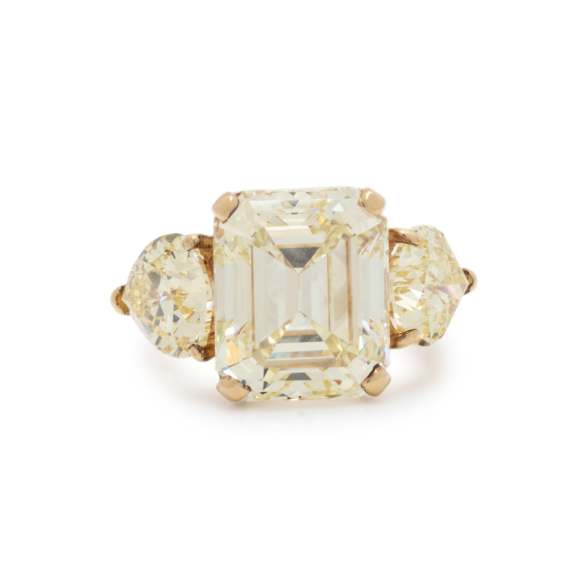 FANCY LIGHT YELLOW DIAMOND RING