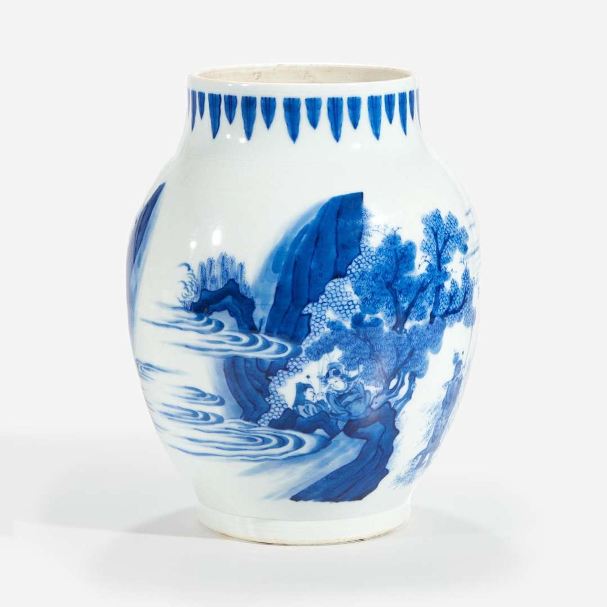 A Chinese finely-decorated blue and white porcelain large jar