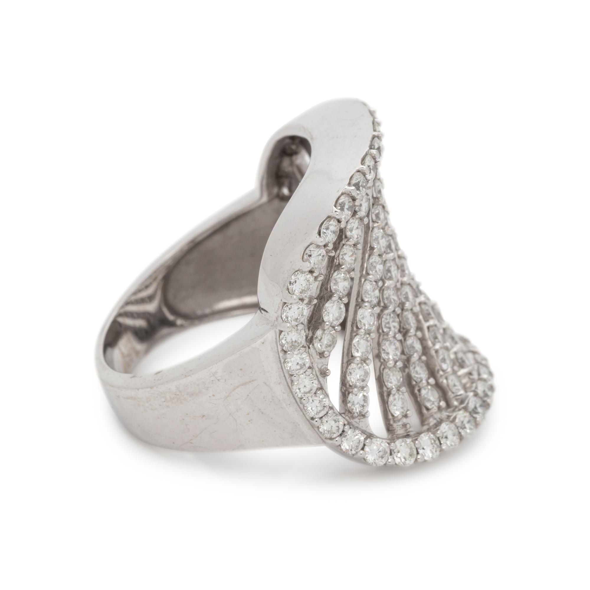 WHITE GOLD AND DIAMOND RING