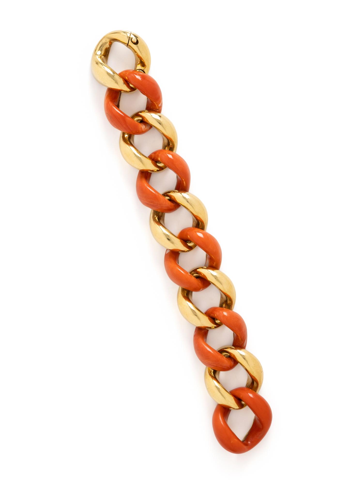 SEAMAN SCHEPPS, VINTAGE, 'CLASSIC LINK' YELLOW GOLD AND CORAL BRACELET