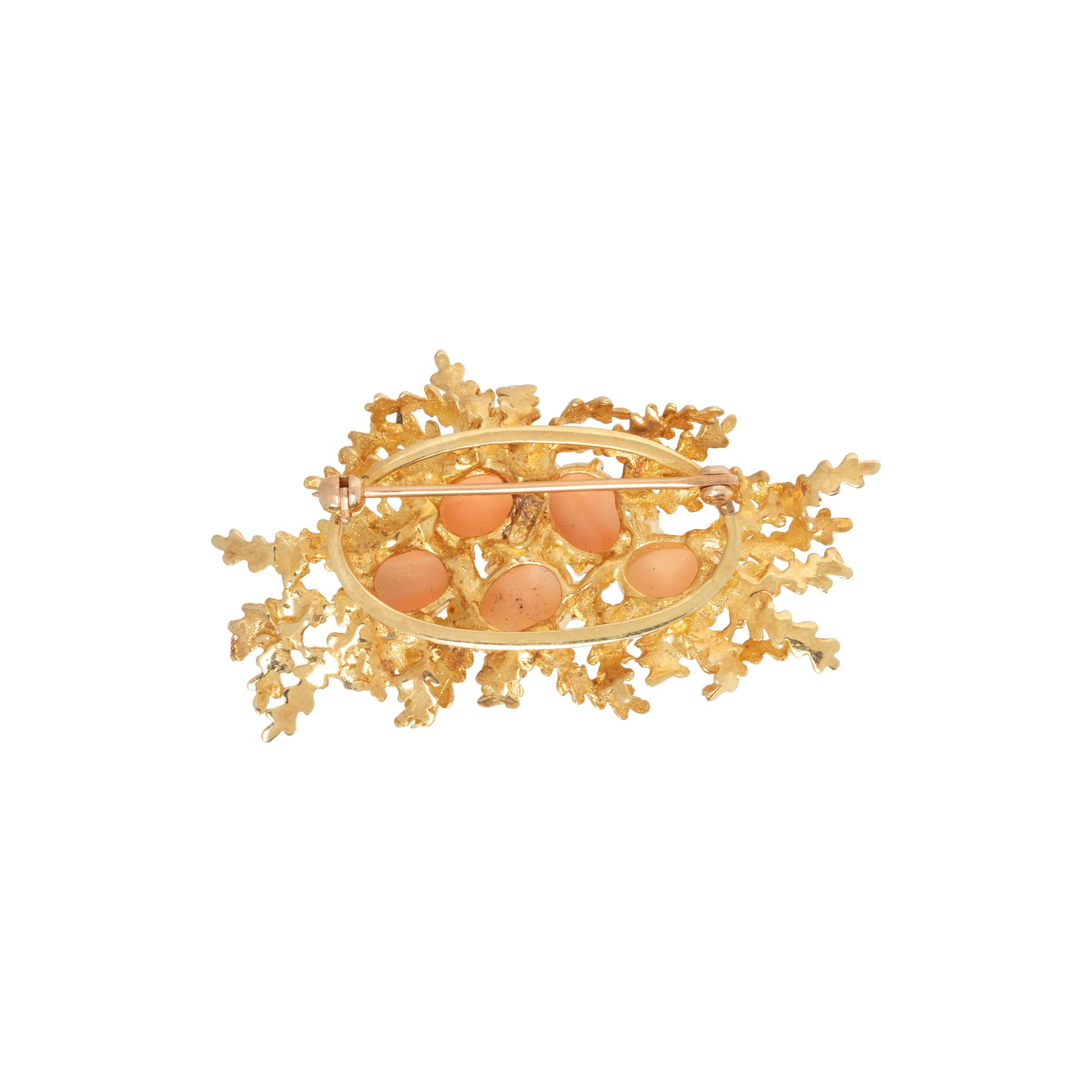 YELLOW GOLD AND ANGEL SKIN CORAL BROOCH