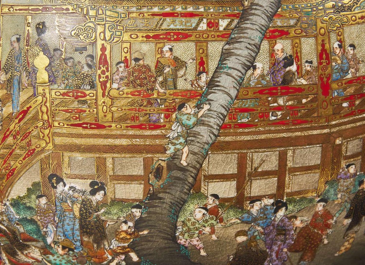 A large Japanese Satsuma-type vase, signed Suizan, Meiji period 日本薩摩燒形製大罐 翠山款 明治