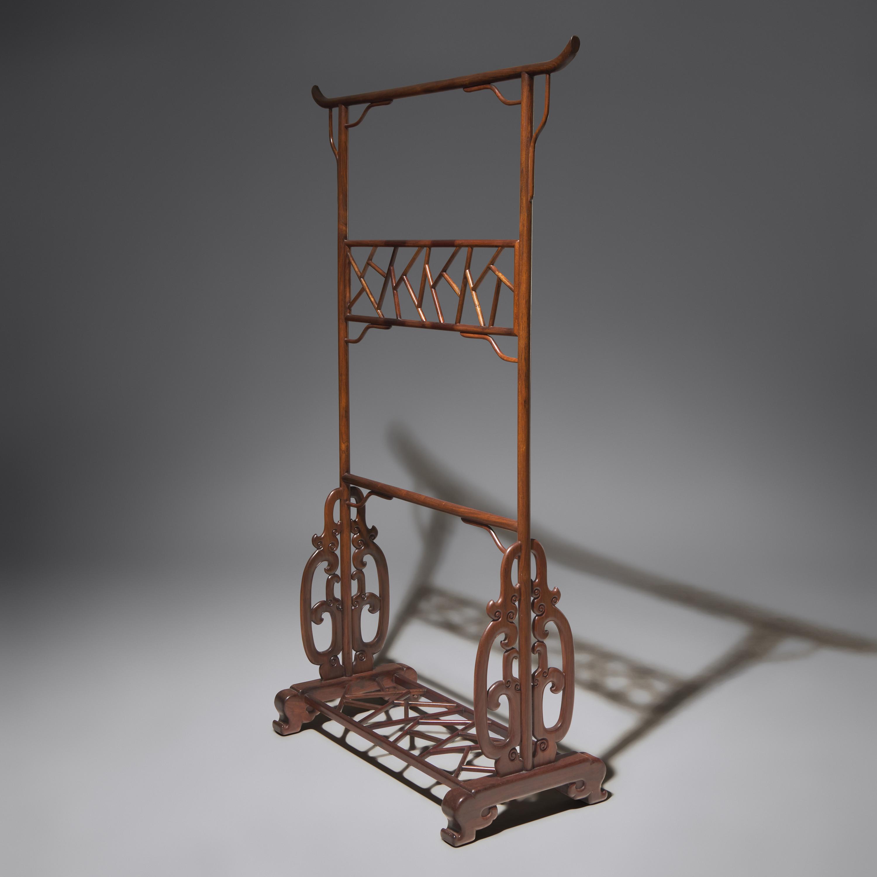 A Chinese Carved Hongmu Clothes Stand, Yijia, 20th Century 近代 紅木透雕冰梅紋衣架