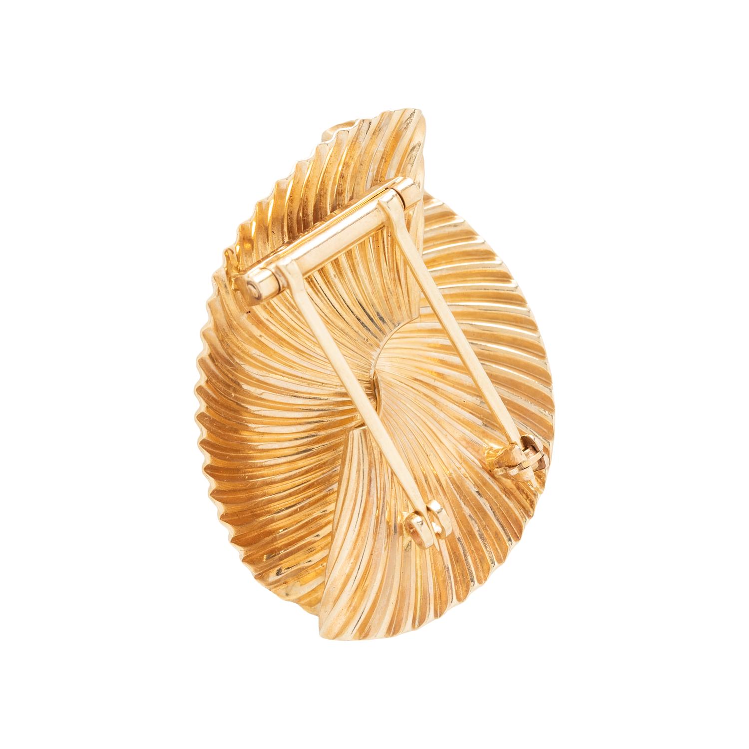 YELLOW GOLD AND DIAMOND BROOCH