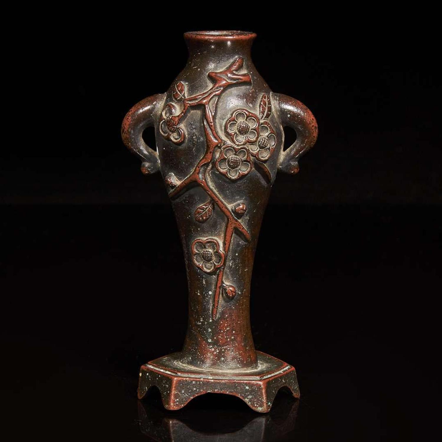 A small Chinese patinated bronze incense tool vase 加漆香具小銅瓶 17th/18th century ???????