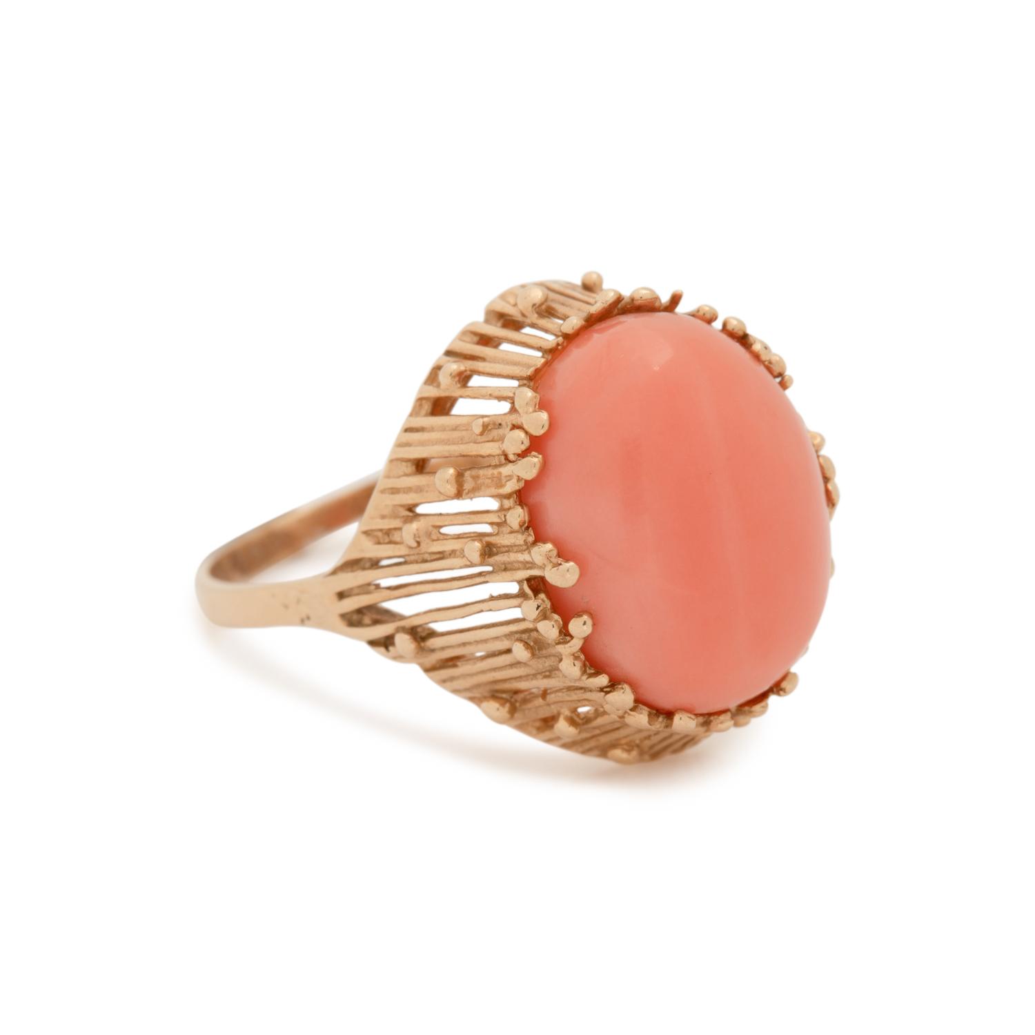 YELLOW GOLD AND CORAL RING