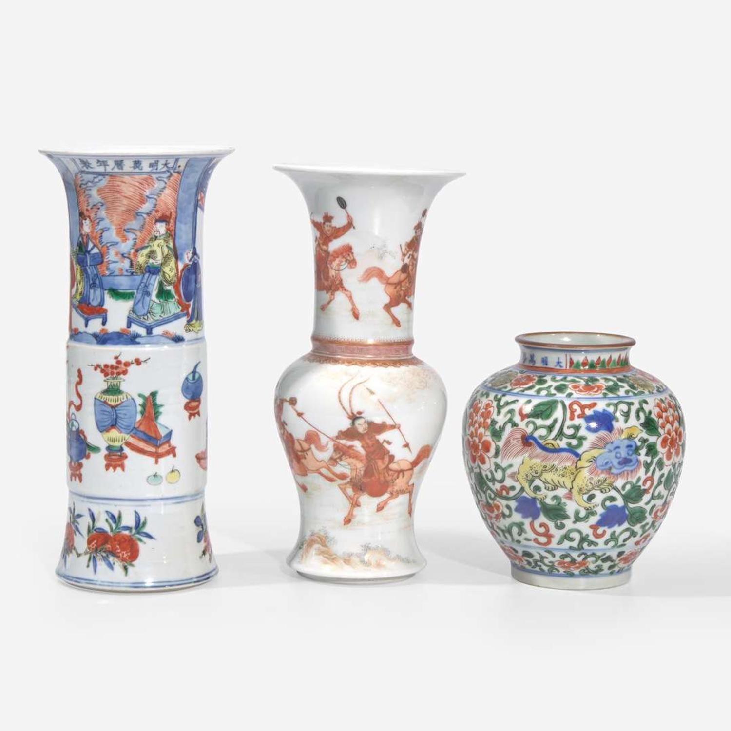 Two Chinese porcelain vases and a jar 瓷樽两件与瓷罐一件