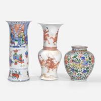 Two Chinese porcelain vases and a jar 瓷樽两件与瓷罐一件