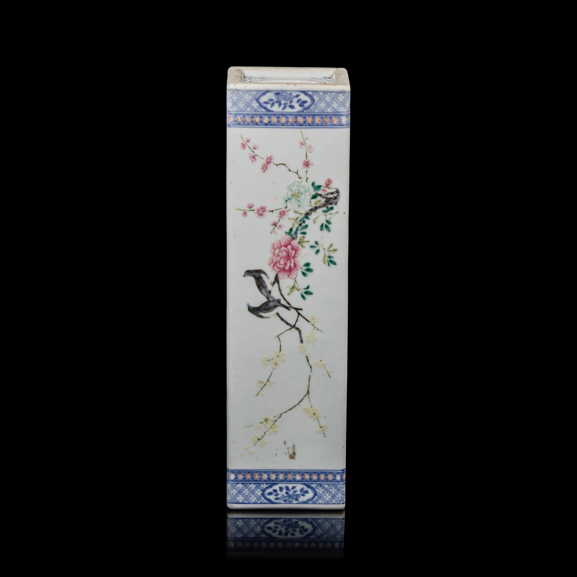 A Chinese Famille Rose and Underglazed Blue Porcelain 'Birds and Flowers' Pillow, Late 19th-20th Century — 晚清-民國 粉彩花鳥圖瓷枕