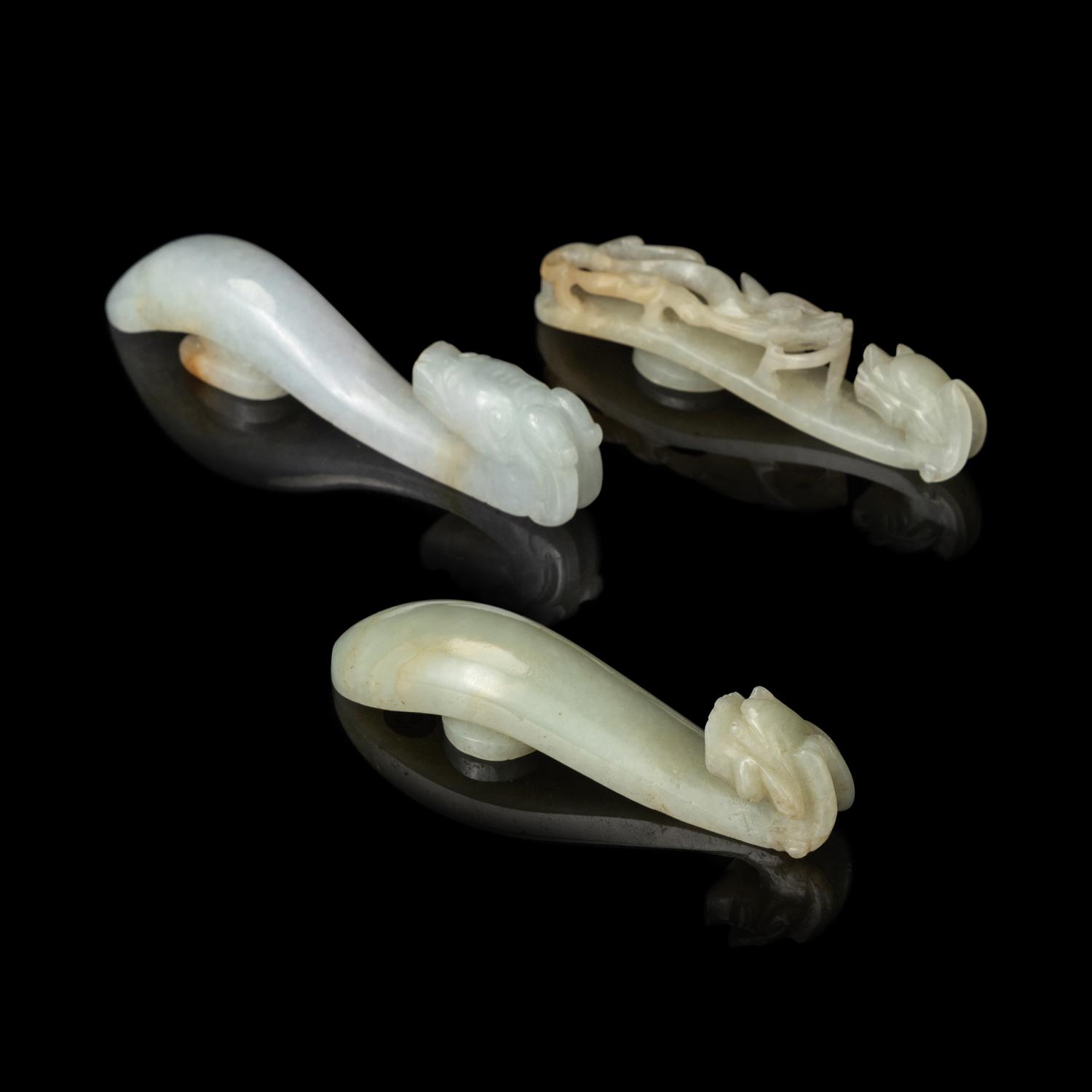 Three Chinese Jade 'Dragon' Belt Hooks, Daigou, Late 19th-20th Century 晚清-民國 玉帶鈎三枚