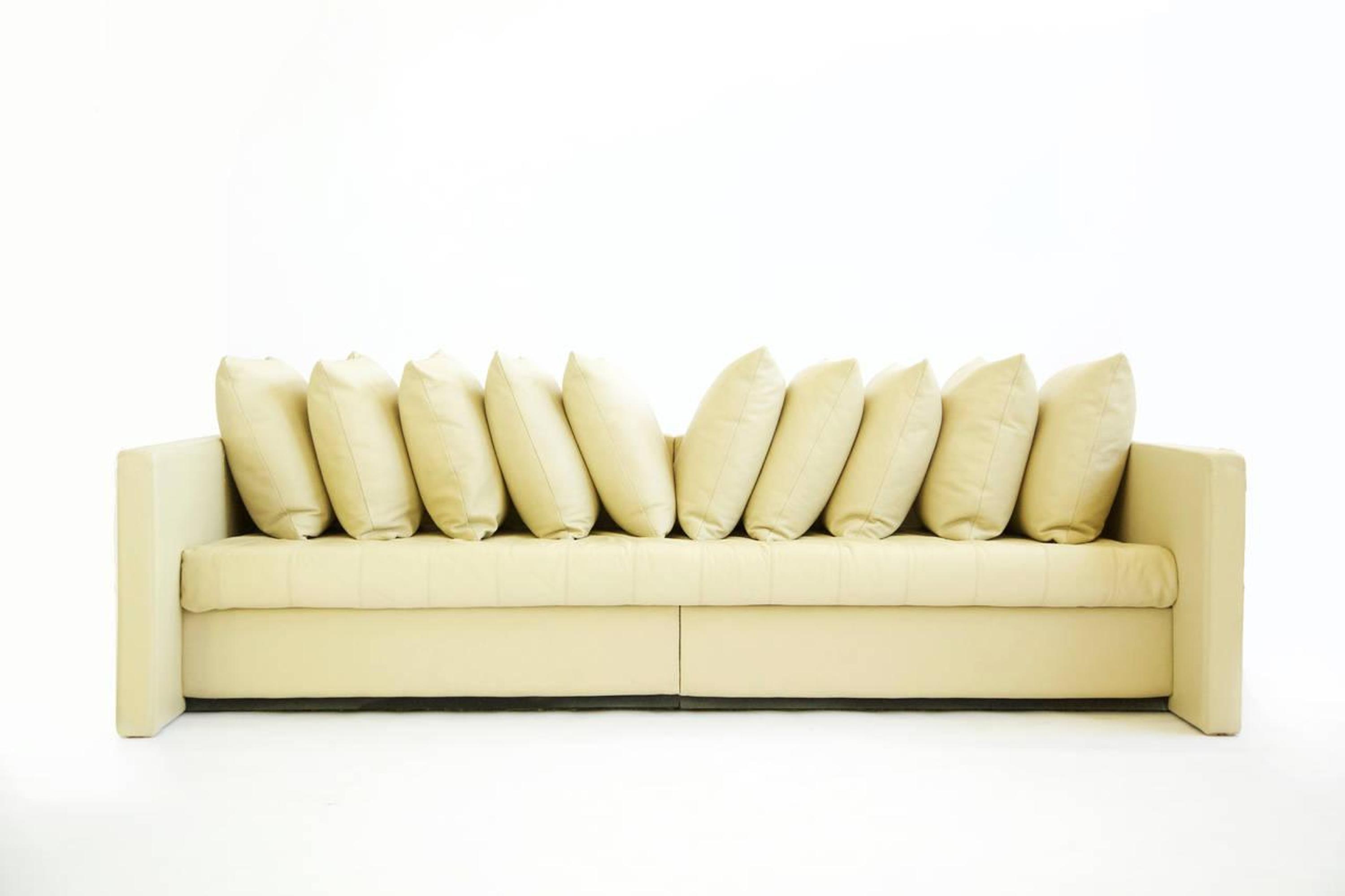 Linear Sofa Knoll, USA