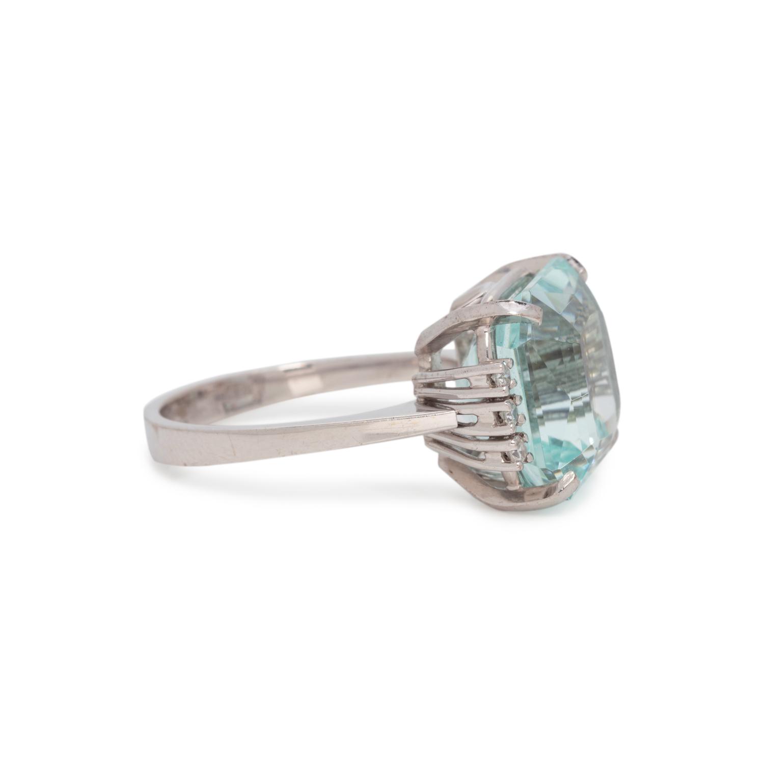 AQUAMARINE AND DIAMOND RING