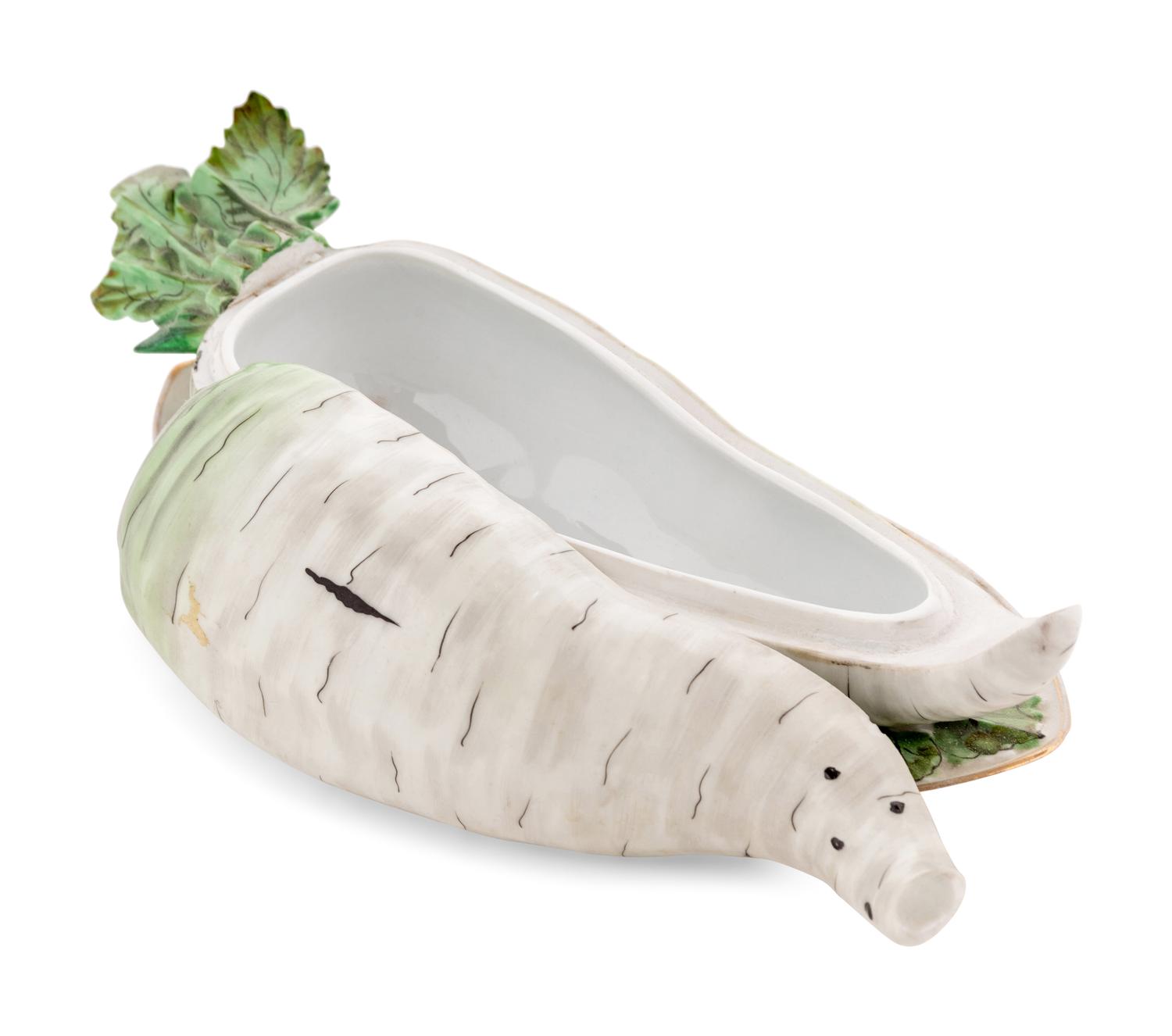 An M.S. Kuznetsov Porcelain Parsnip-Form Covered Box