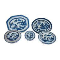 A Group of Chinese Export Blue and White Porcelain Table Articles
