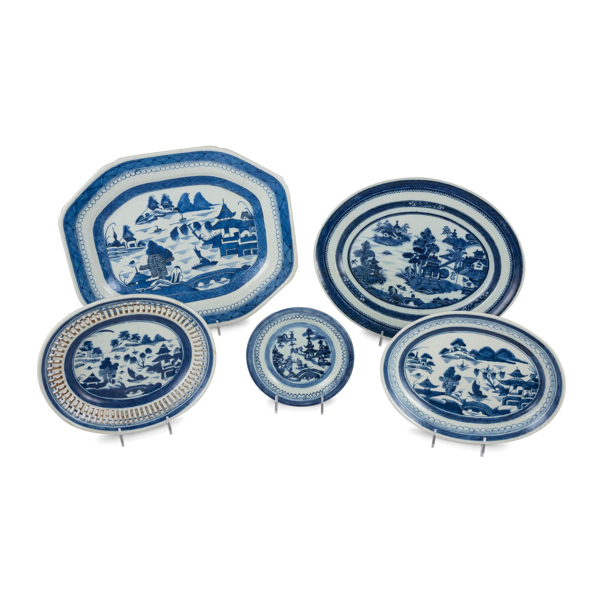 A Group of Chinese Export Blue and White Porcelain Table Articles