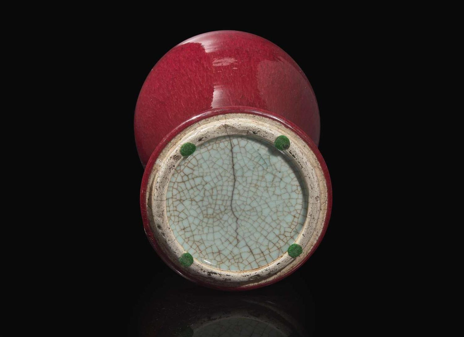 A large Chinese "Langyao" copper red-glazed baluster vase, Kangxi period 郎窯紅觀音瓶 清 康熙