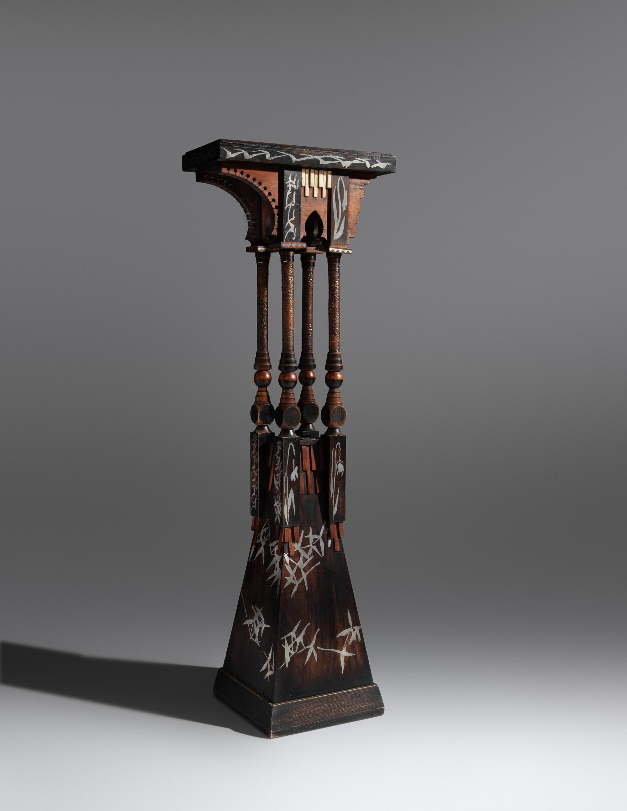 Pedestal Table