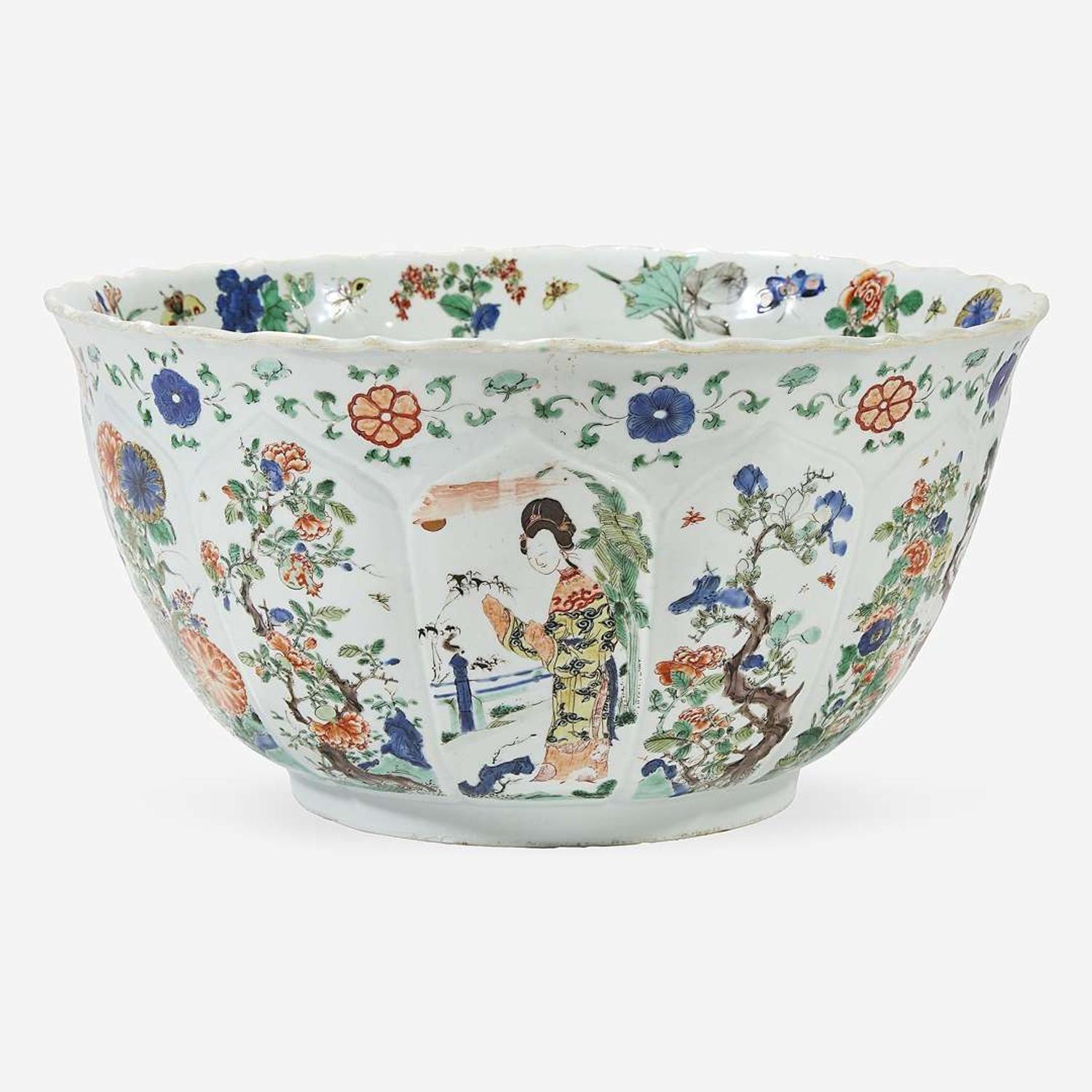 A Chinese famille verte-decorated lobed porcelain large bowl Kangxi period