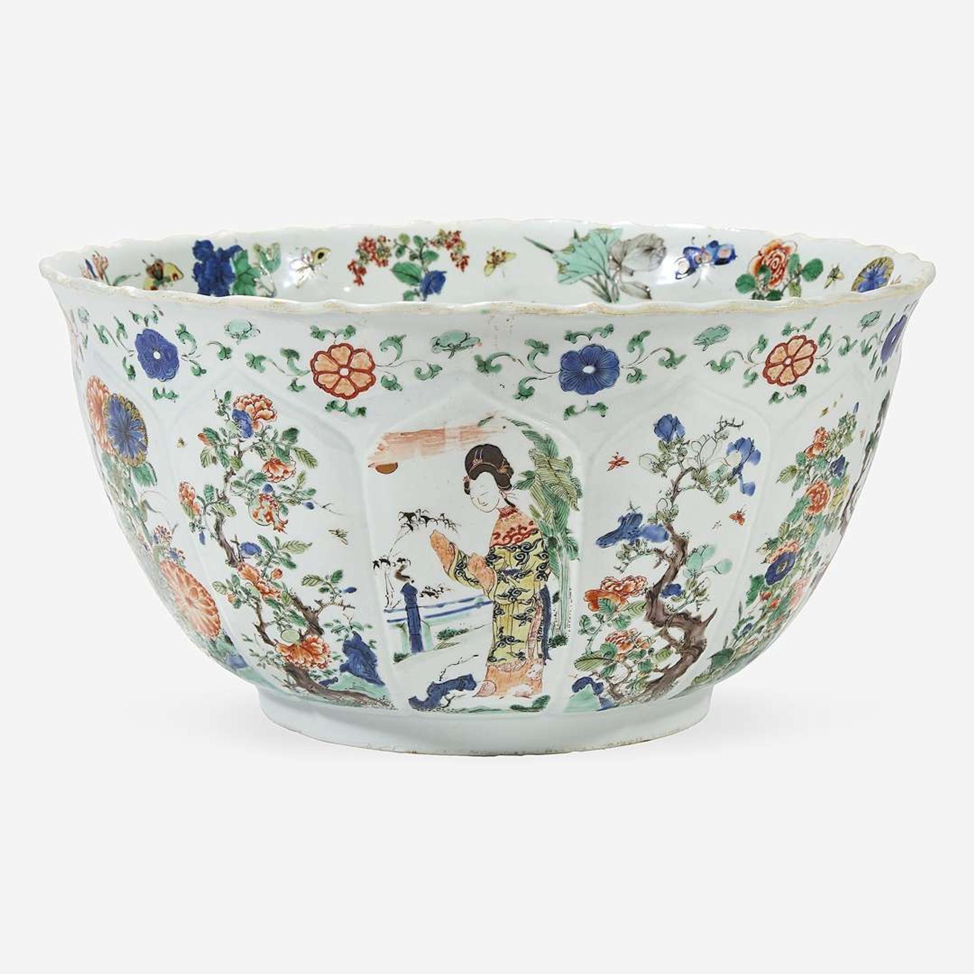 A Chinese famille verte-decorated lobed porcelain large bowl Kangxi period