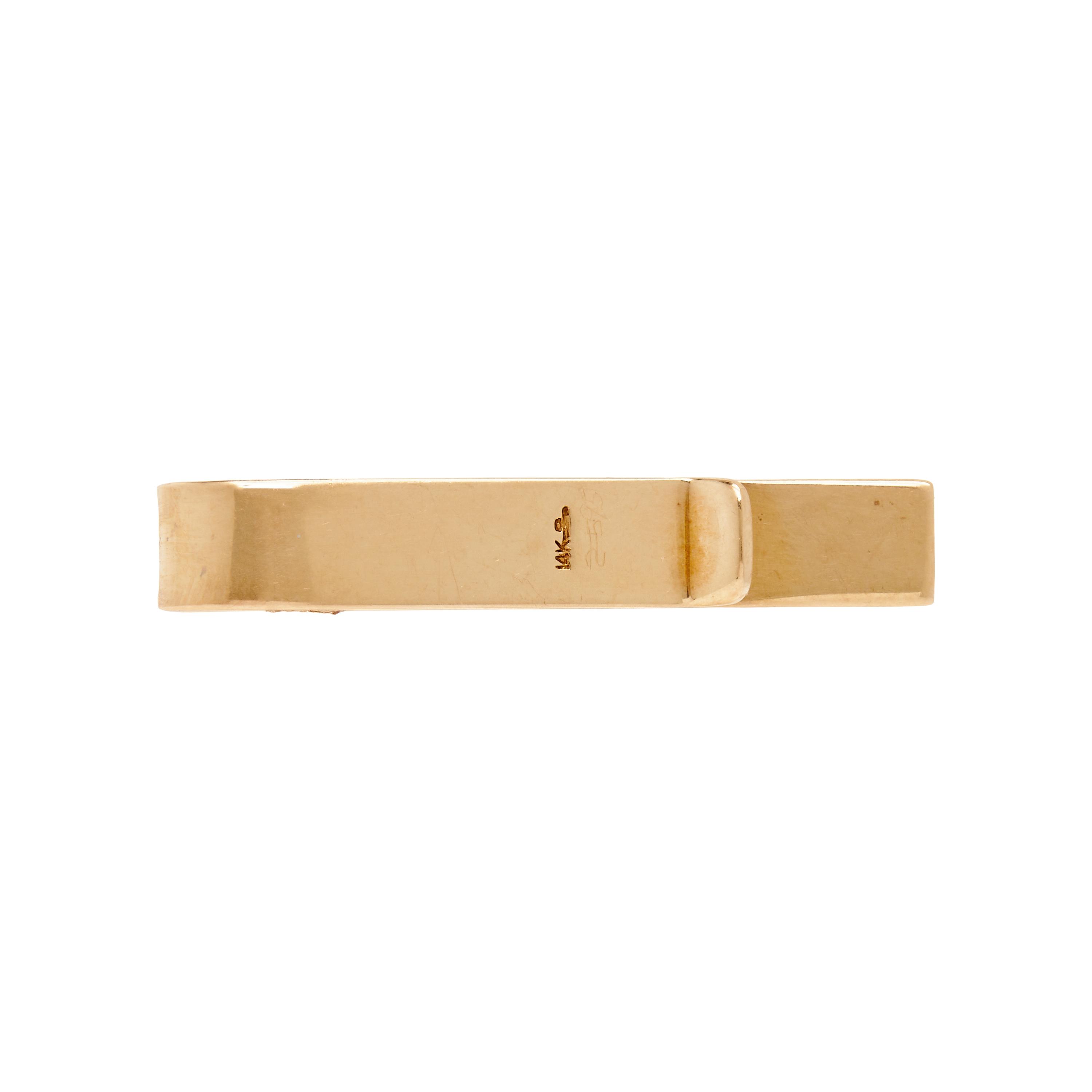 COLLECTION OF YELLOW GOLD MEN'S ACCESSORIES