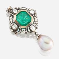 A Victorian emerald, diamond, pearl, and silver topped gold pendant/brooch