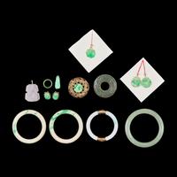 Thirteen Chinese Jadeite, Spinach Jade and Hardstone Jewelry Articles — 翡翠、碧玉等首飾一組十三件