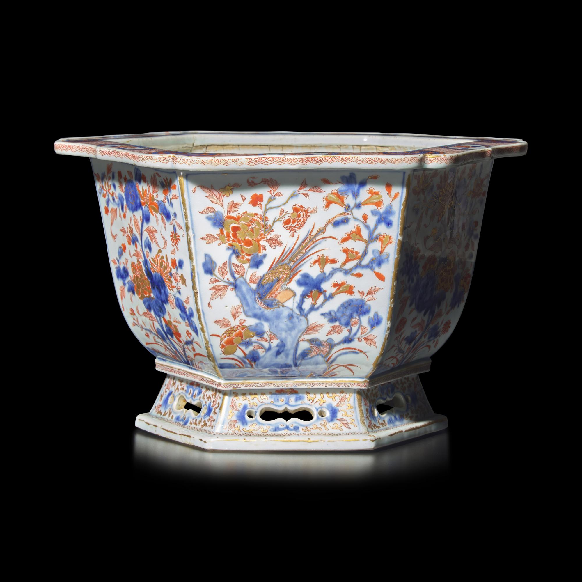 A Chinese Export "Imari" Palatte Hexagonal Jardiniere, Kangxi Period — 清康熙 外銷伊萬裡式花鳥圖六方形花盆