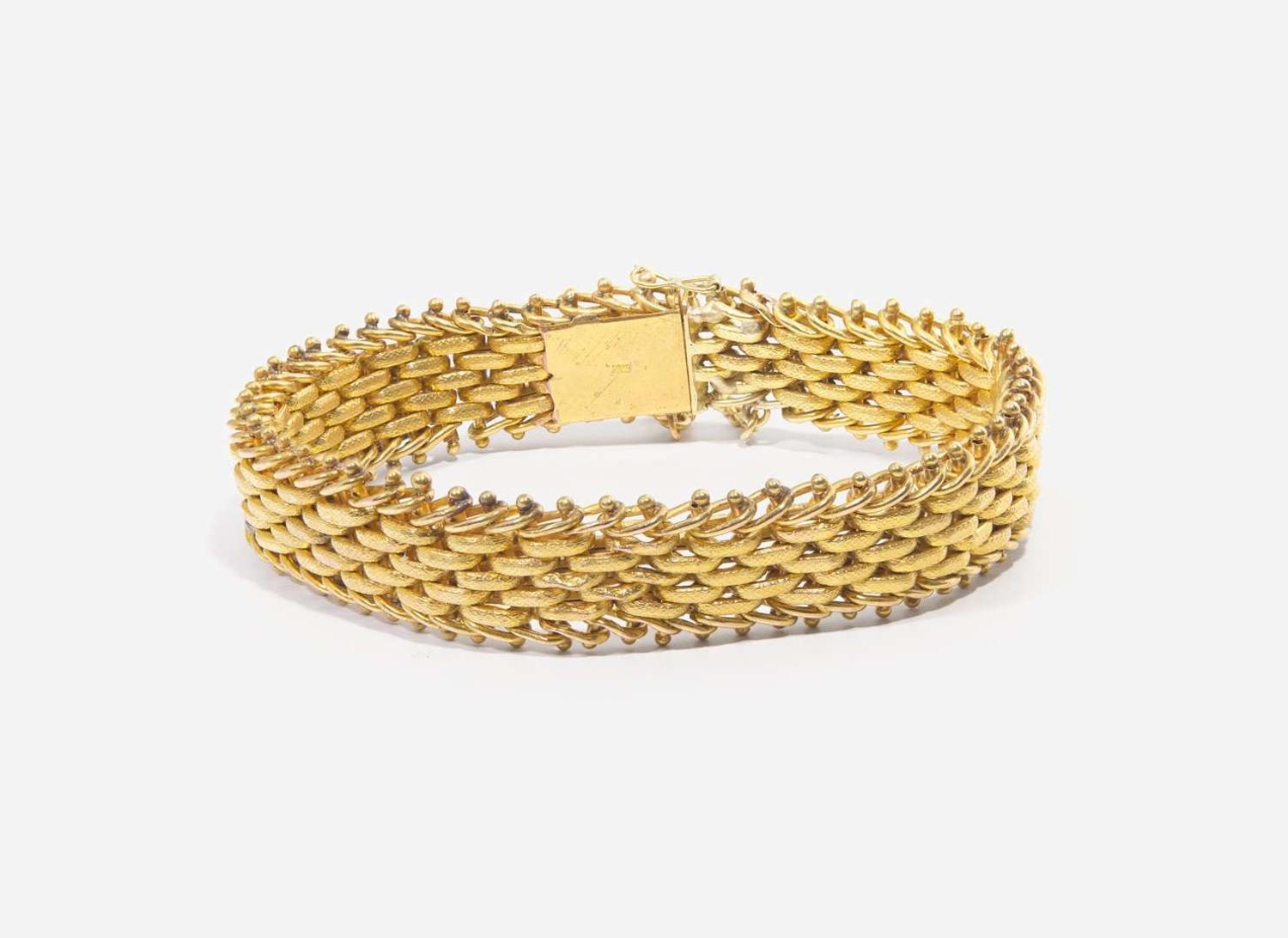 An 18K Yellow Gold Russian Bracelet