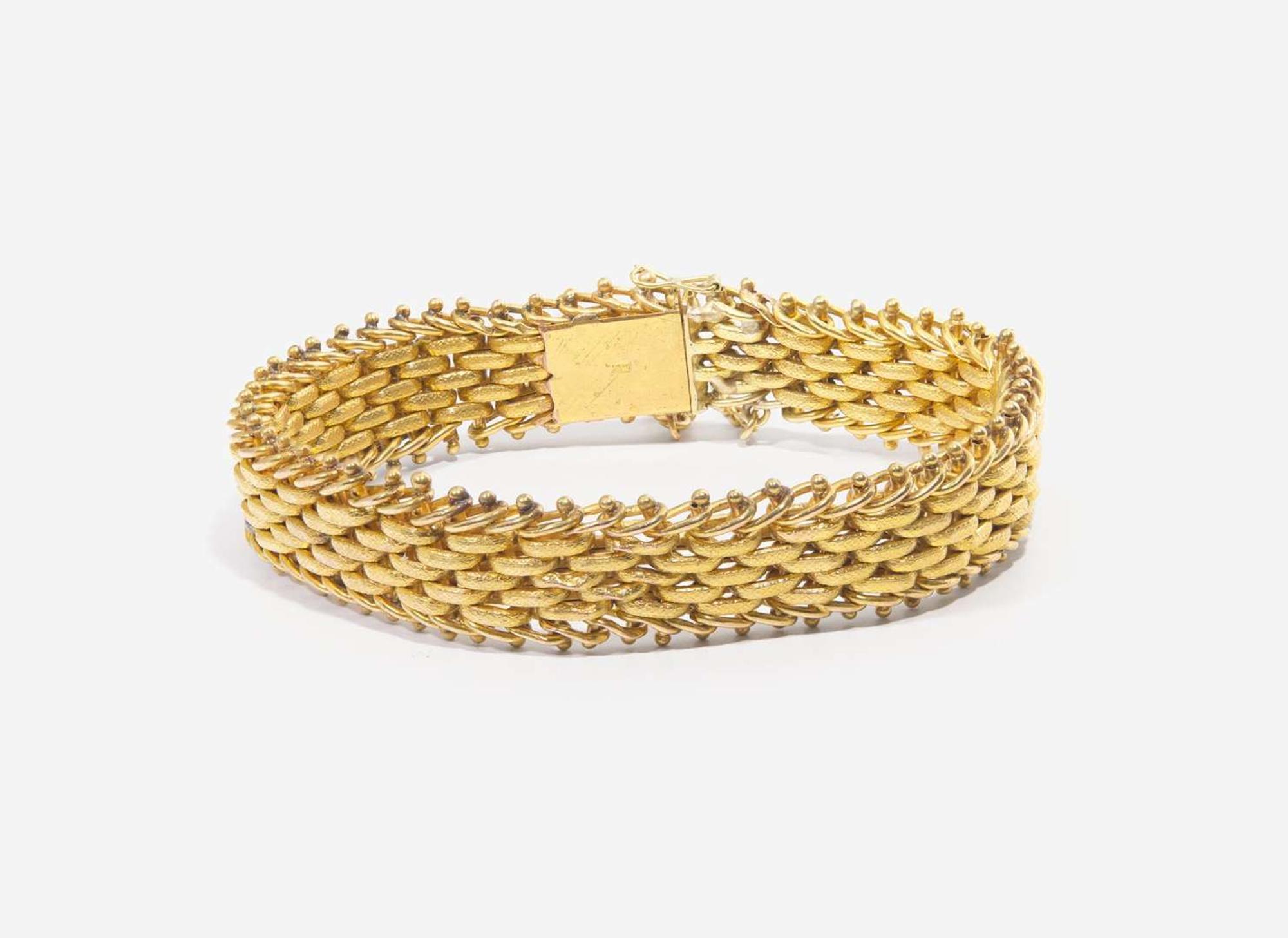 An 18K Yellow Gold Russian Bracelet