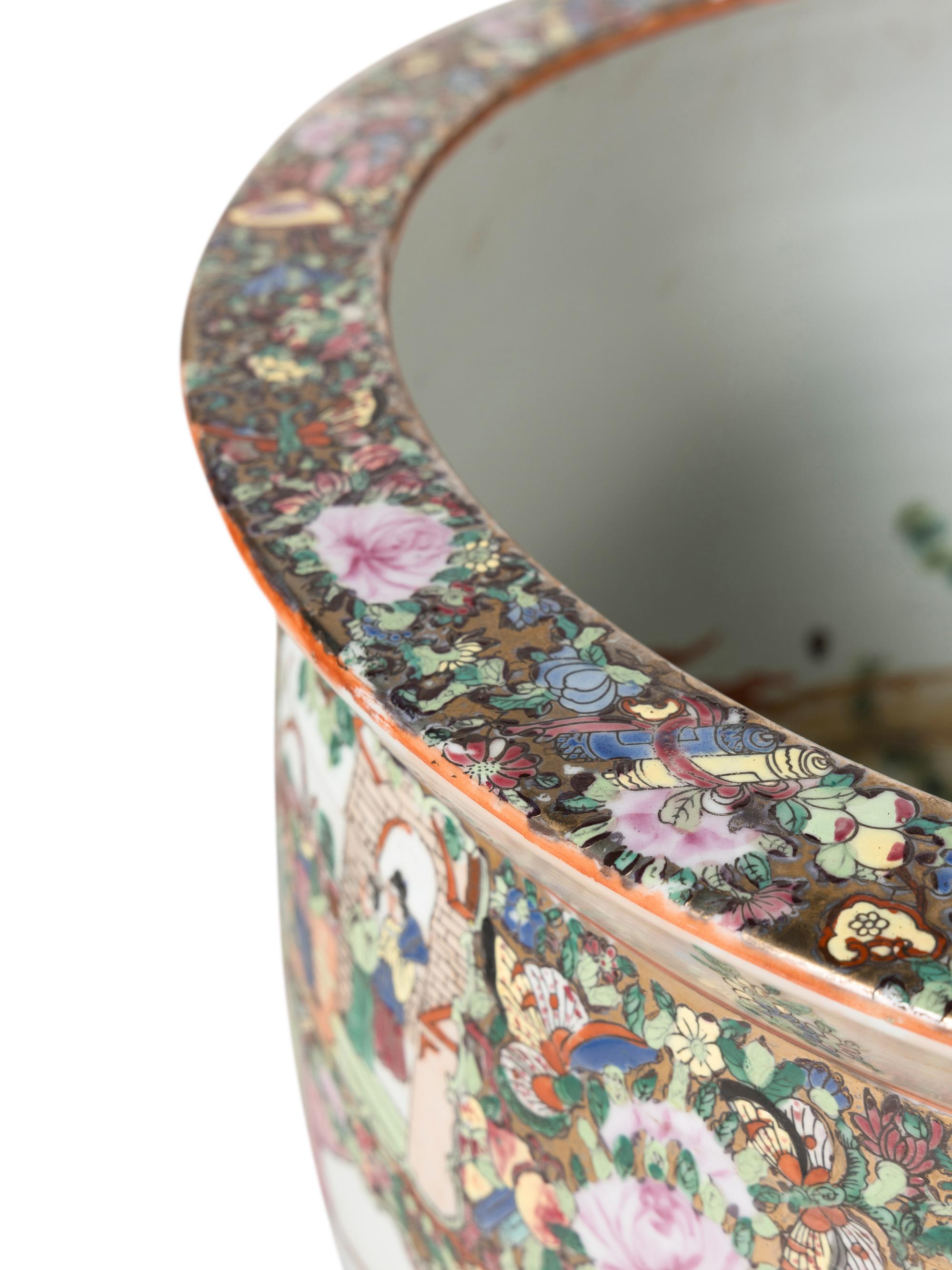 A Rose Medallion Porcelain Jardinière