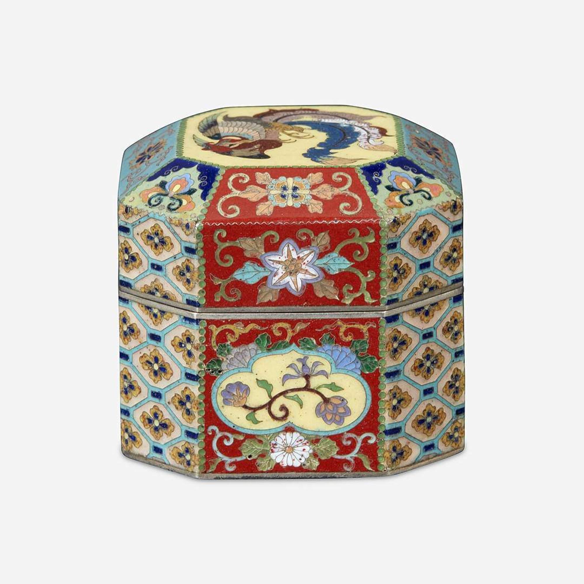 A fine Japanese cloisonné miniature silver box, attributed to Namikawa Yasuyuki Meiji period