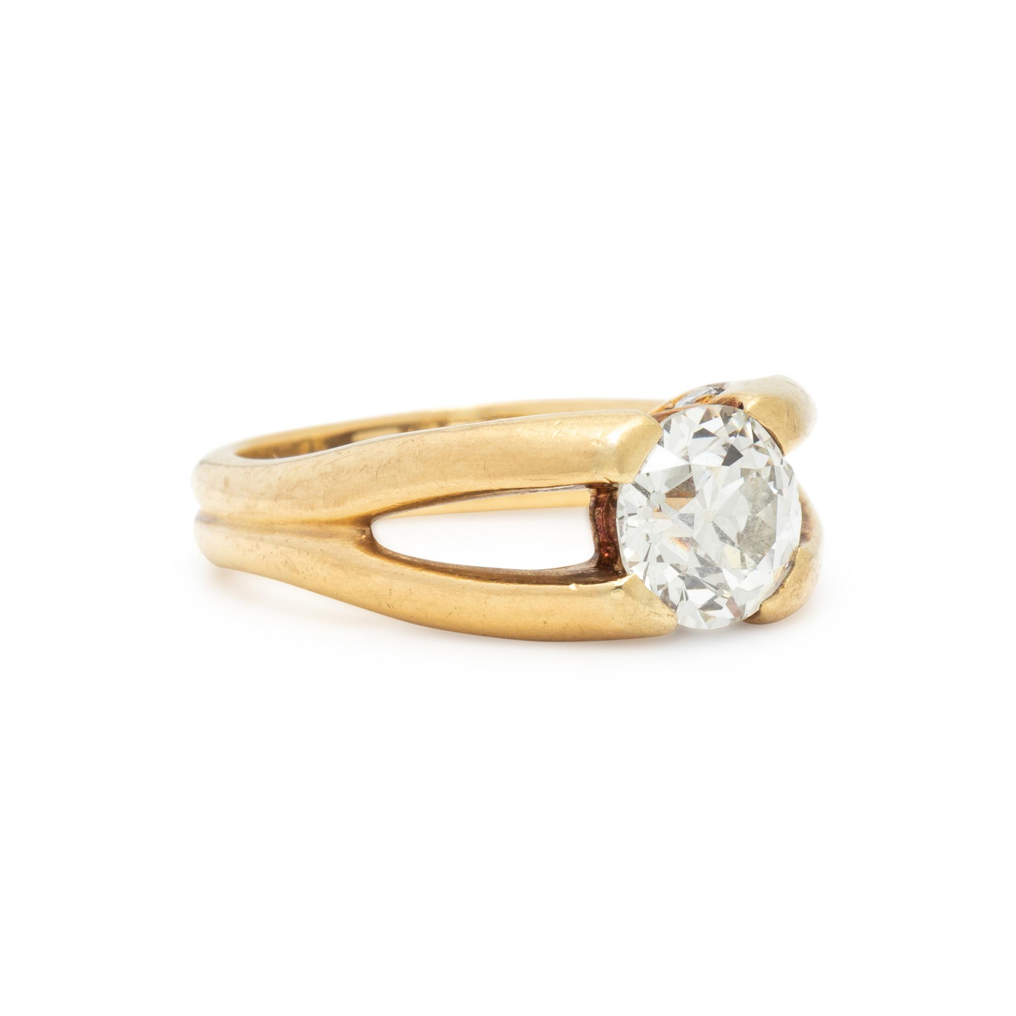 YELLOW GOLD AND DIAMOND RING