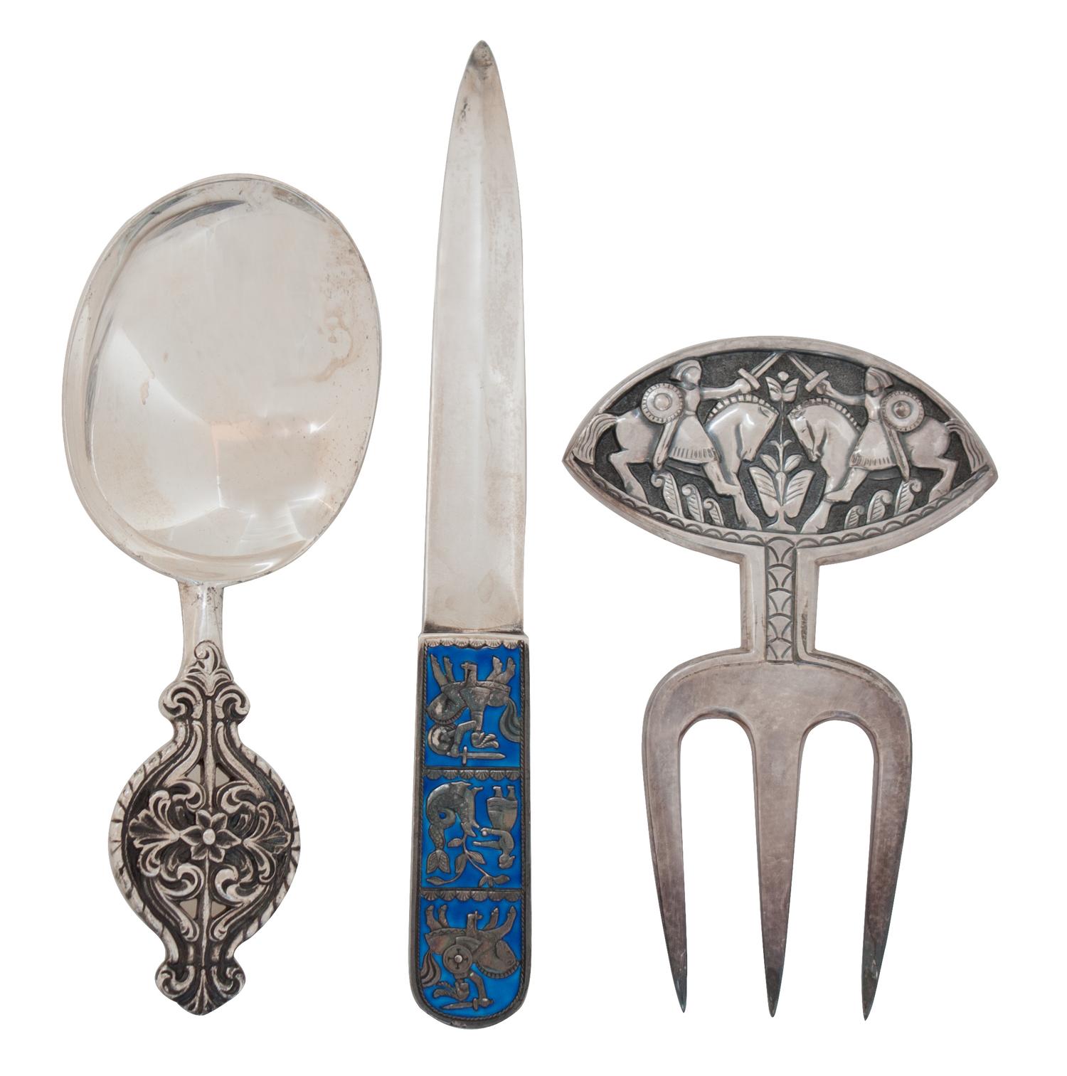 Three Norwegian Silver Articles, David Andersen, Oslo, comprising a spoon, a short meat fork with dueling viking decoration, and a lett