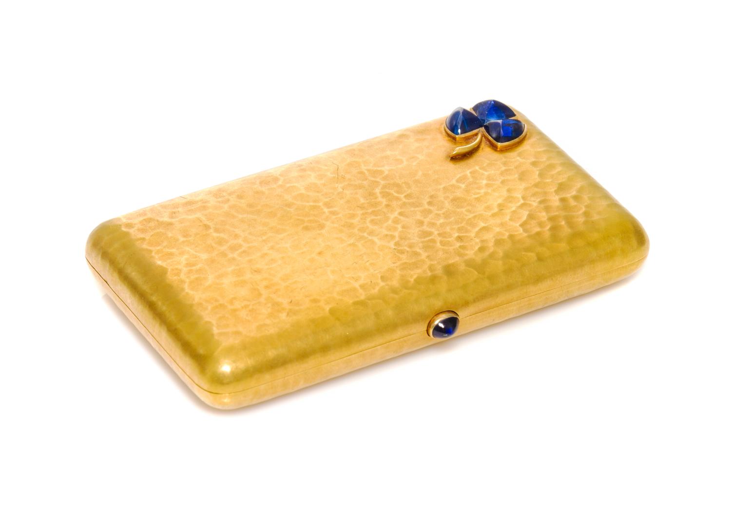 A Russian Gold and Sapphire Inset Cigarette Case, Edward Schramm, St. Petersburg, 19th/20th Century, of rectangular form with shamrock