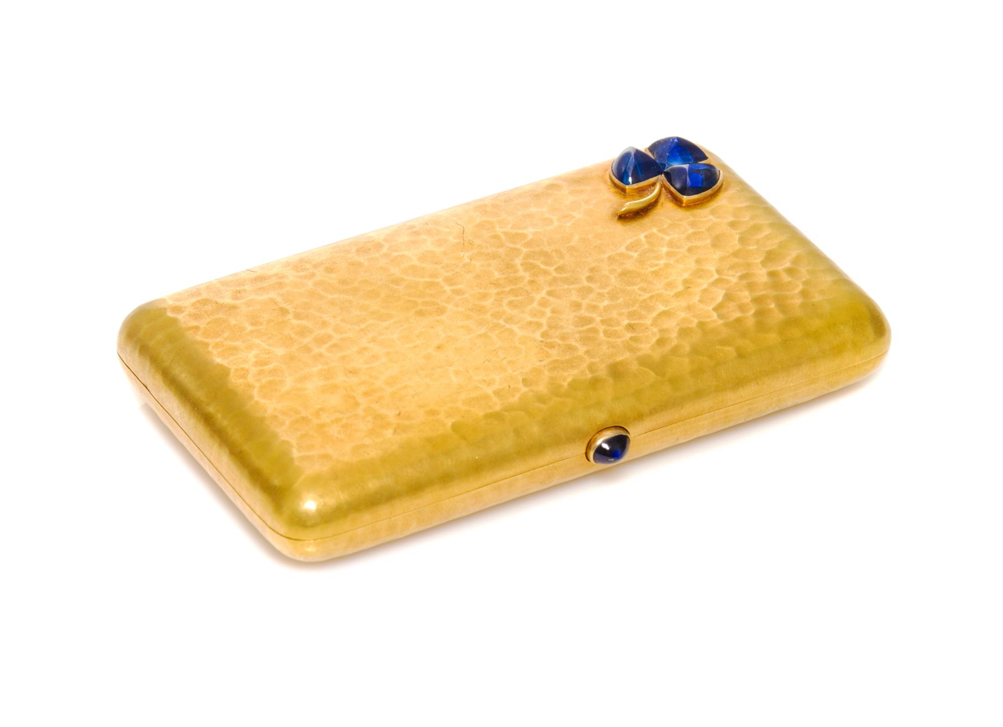 A Russian Gold and Sapphire Inset Cigarette Case, Edward Schramm, St. Petersburg, 19th/20th Century, of rectangular form with shamrock